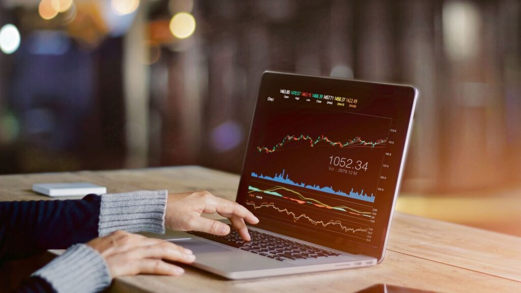 Budget 2025 | D-Street experts suggest trading strategy for Feb 1, reveal Nifty 50 key levels: Top sector picks