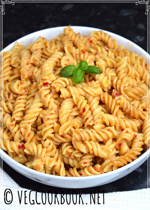 Instant Pot Chilli Garlic Fusilli Pasta (5 ingredients)