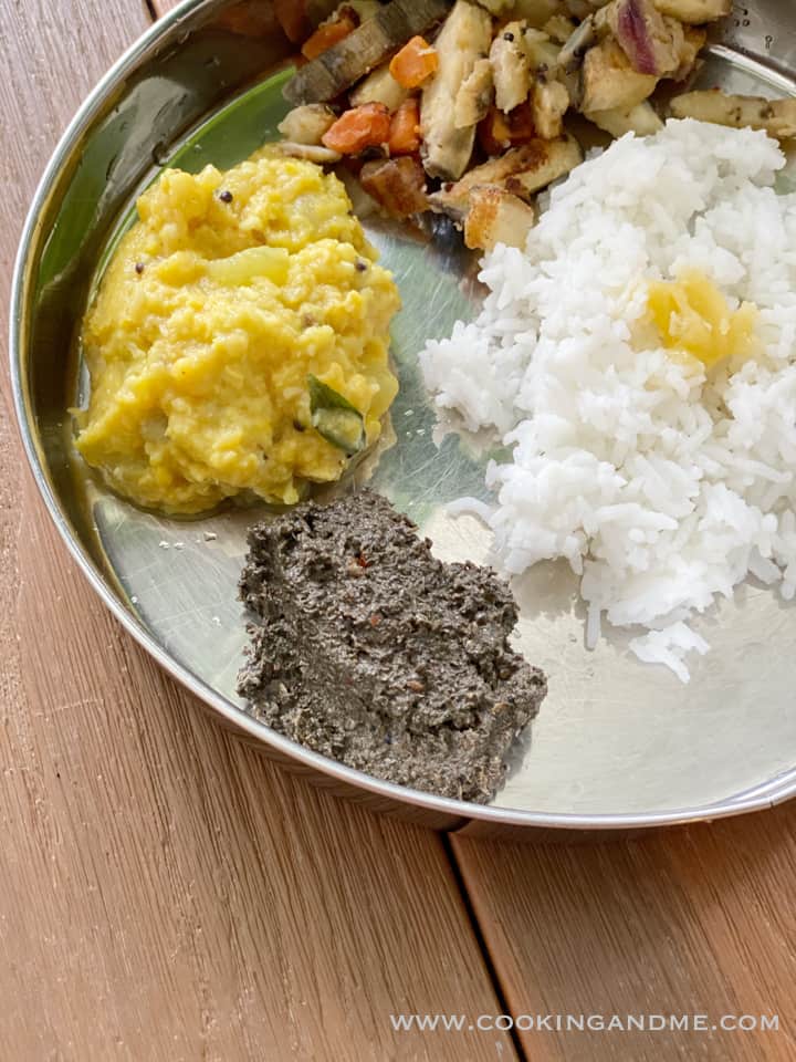 ellu chutney sesame chutney on a plate