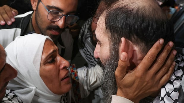 Israel releases Palestinian detainees after delay over chaotic handover of 8 hostages