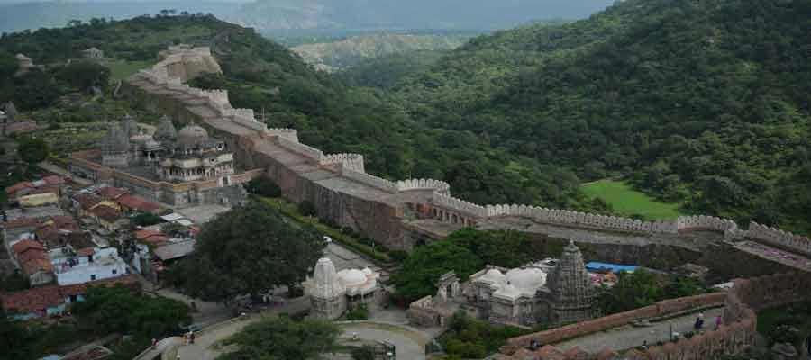 What are some incredible facts about Indian forts and palaces?