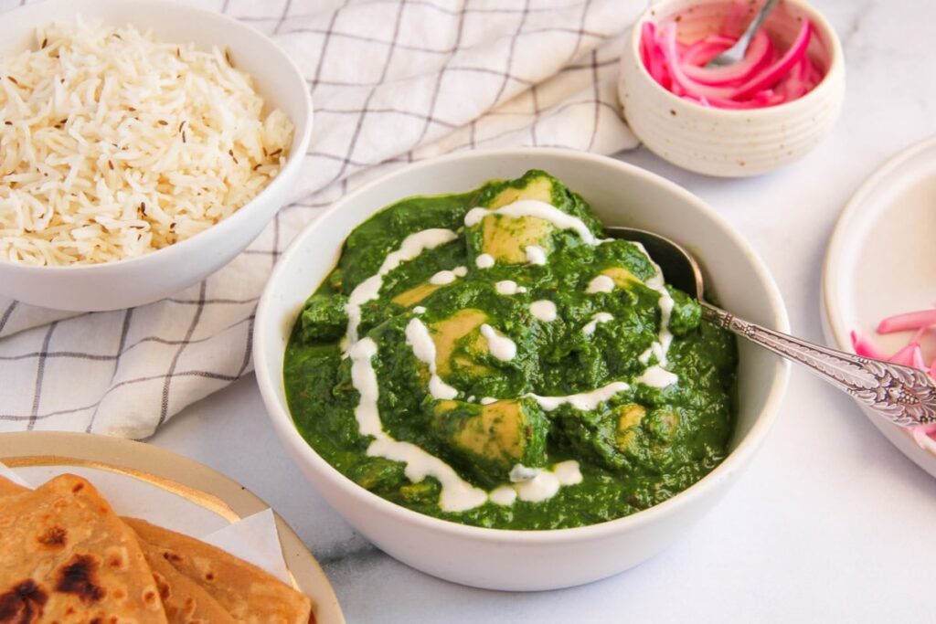 Saag Chicken {Classic Spinach and Chicken Curry}