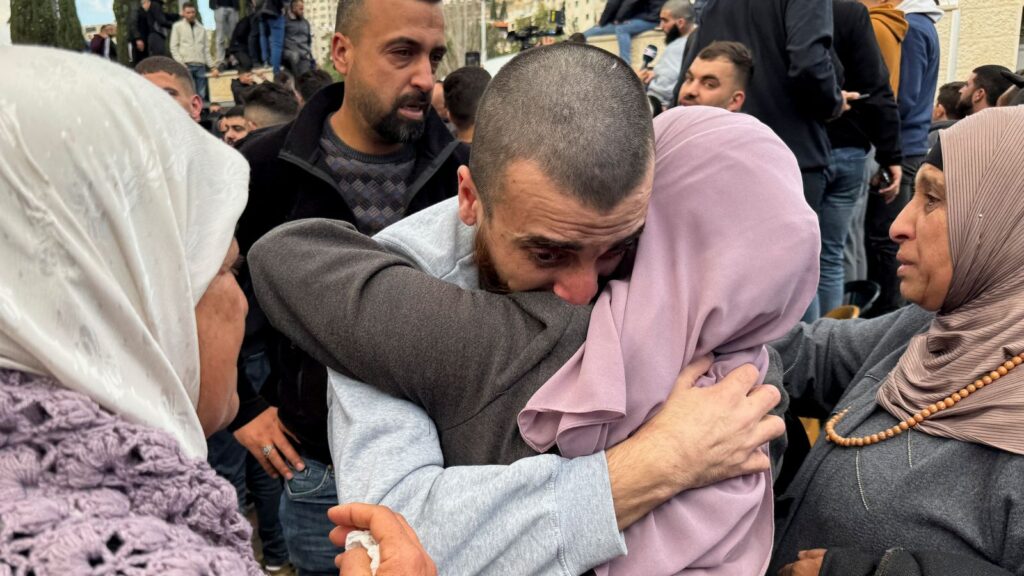 Freed prisoners greeted as heroes in frenetic Ramallah | World News