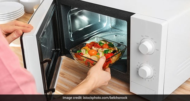 Is It Safe To Heat Food In Microwave? Expert Reveals