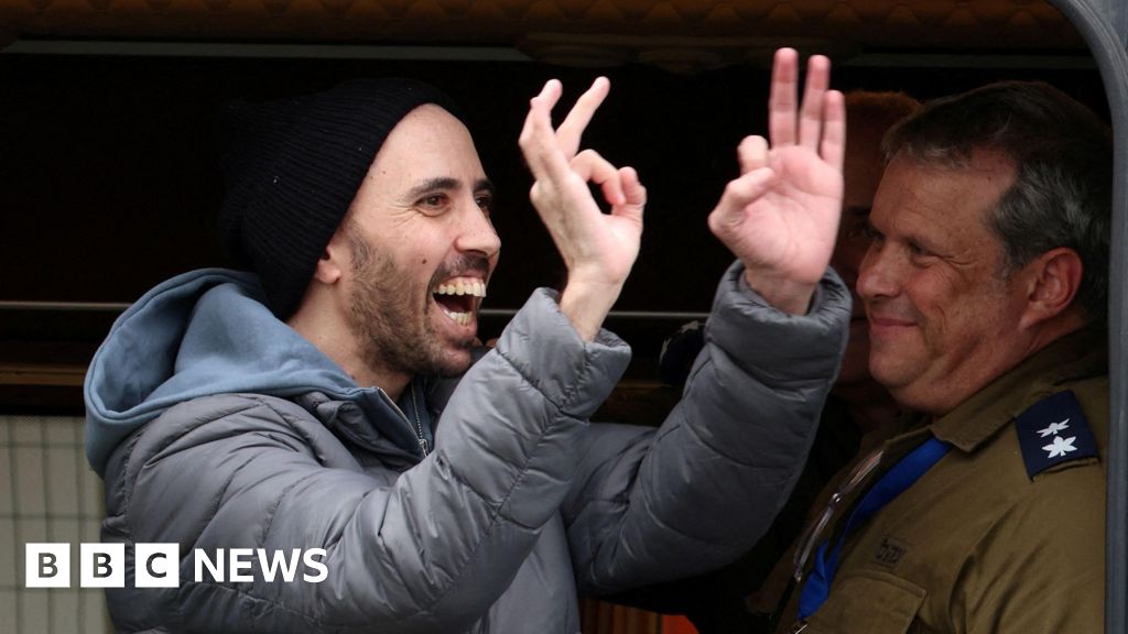 Israeli hostages freed as Palestinian prisoner release delayed