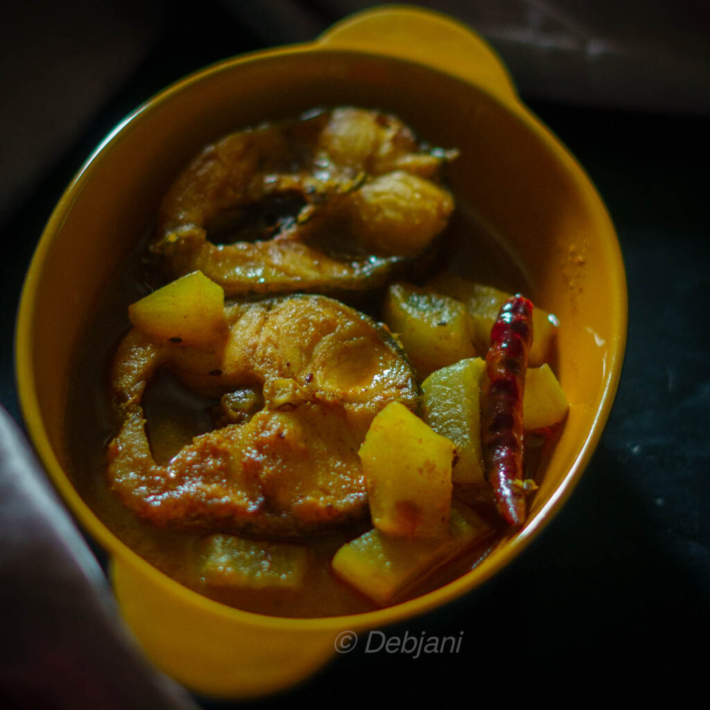 %Authentic Bengali fish curry Shol mulo recipe debjanir rannaghar