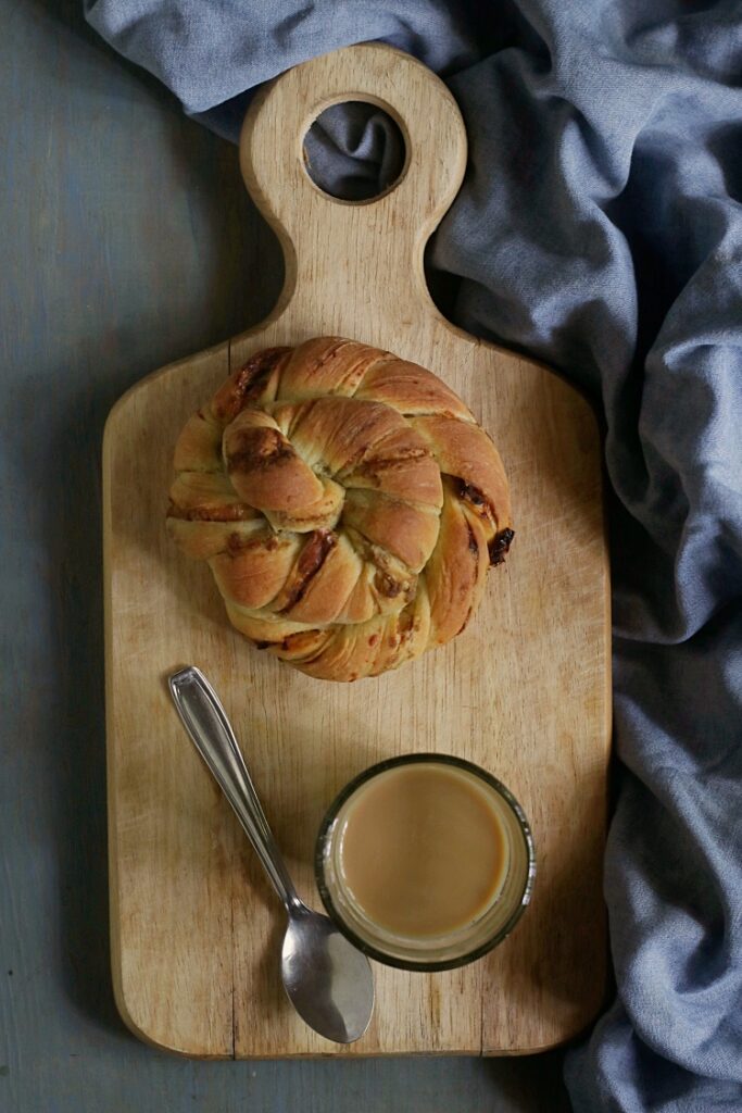 Cheese, Pesto and Dried Tomato Twisted Buns - My Diverse Kitchen