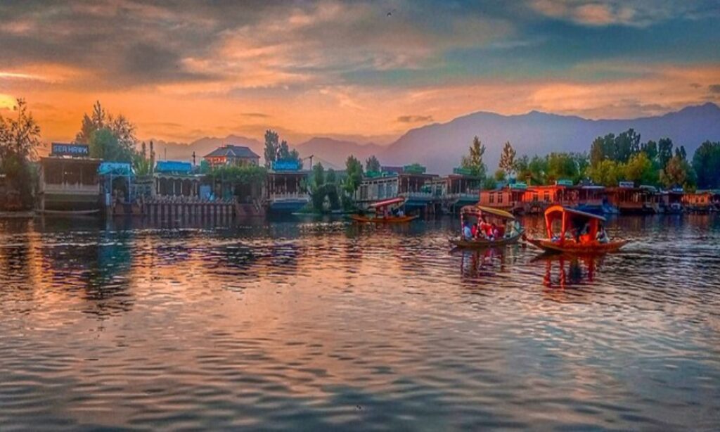 A Complete Guide to Dal Lake