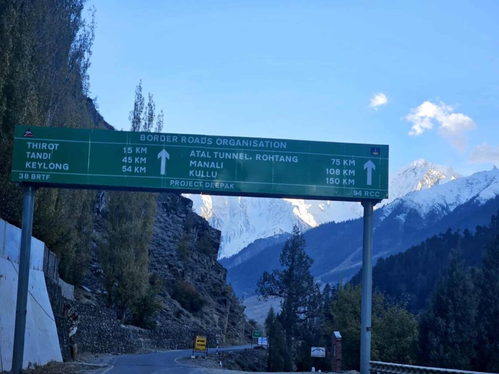 How to reach Manali from Delhi?