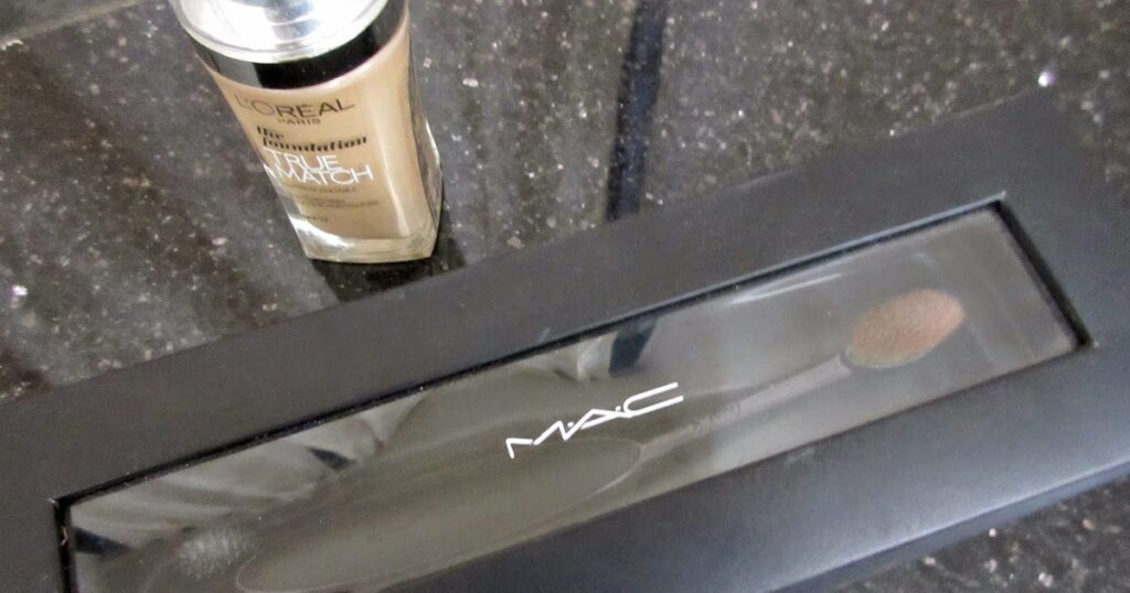 This MAC Oval 3 brush is the Bomb!