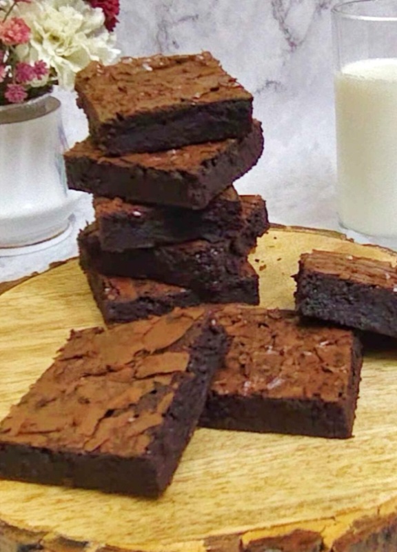 Chocolate Fudgy Brownies / Chocolate Brownie / Crinkle Top Brownie