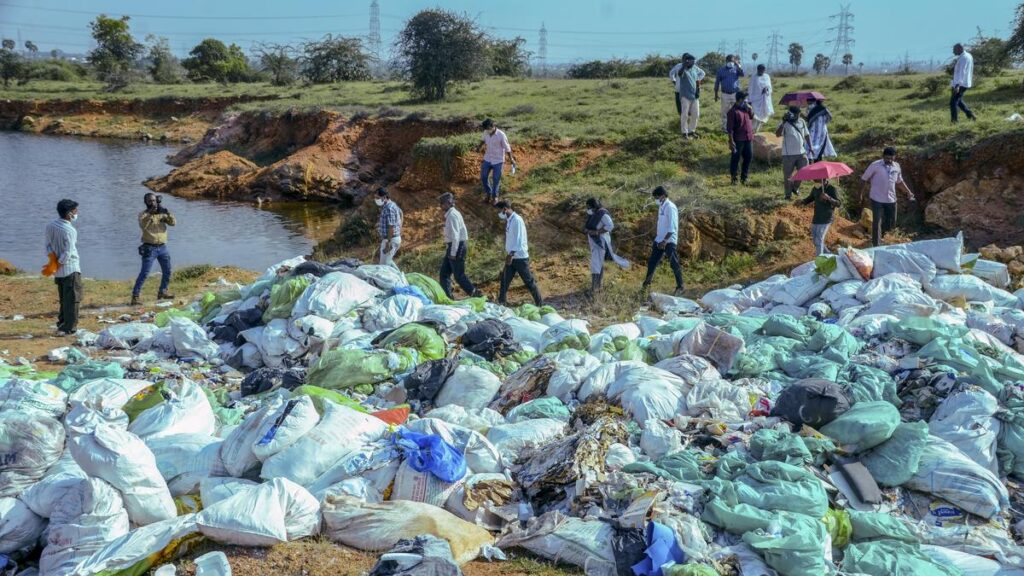 Confiscate Kerala vehicles dumping medical waste in Tamil Nadu: Madurai Bench of Madras HC