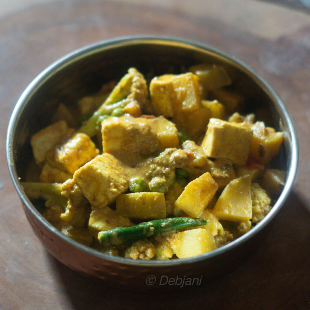 %bengali niramish bhoger dudh paneer curry phulkopi, aloo motorshuti diye debjanir rannaghar