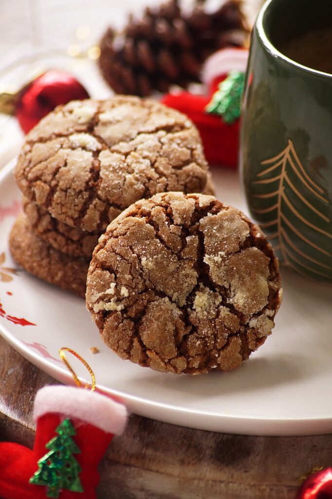 Molasses Crinkle Cookies