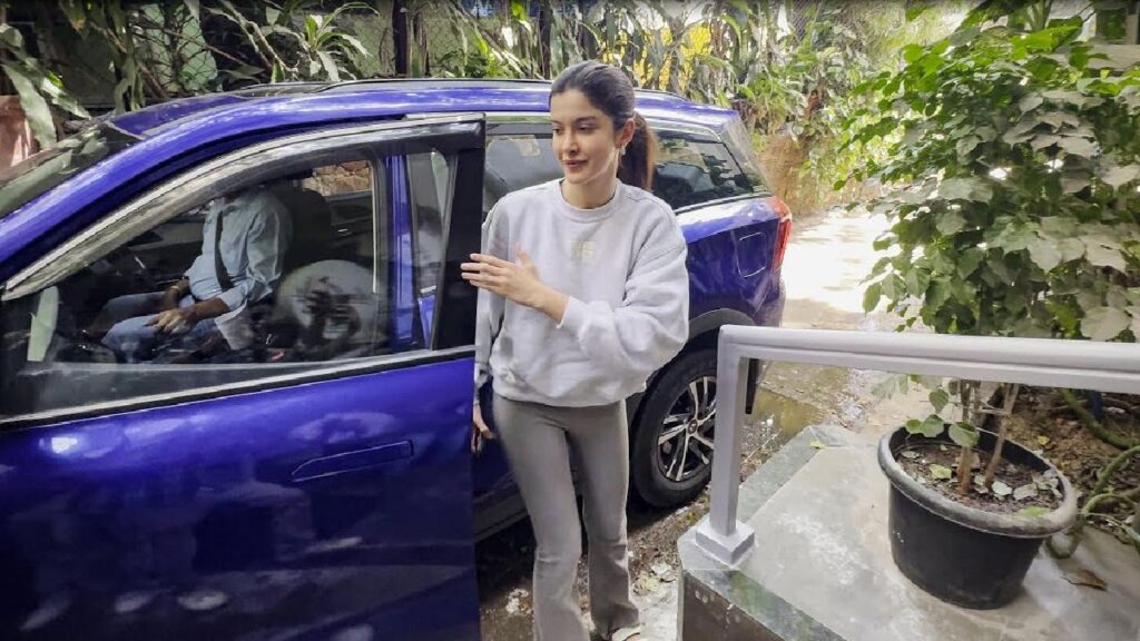 Shanaya Kapoor Buys Mahindra Xuv700