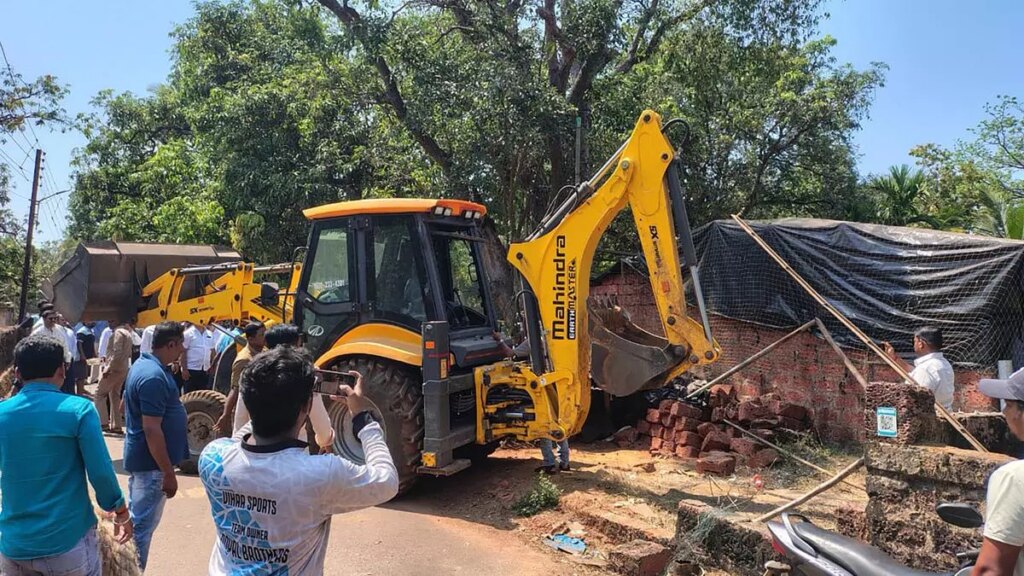 Supreme Court Ruling Ignored: Malvan Municipality Razes Muslim Family’s Shop Over Alleged Slogans