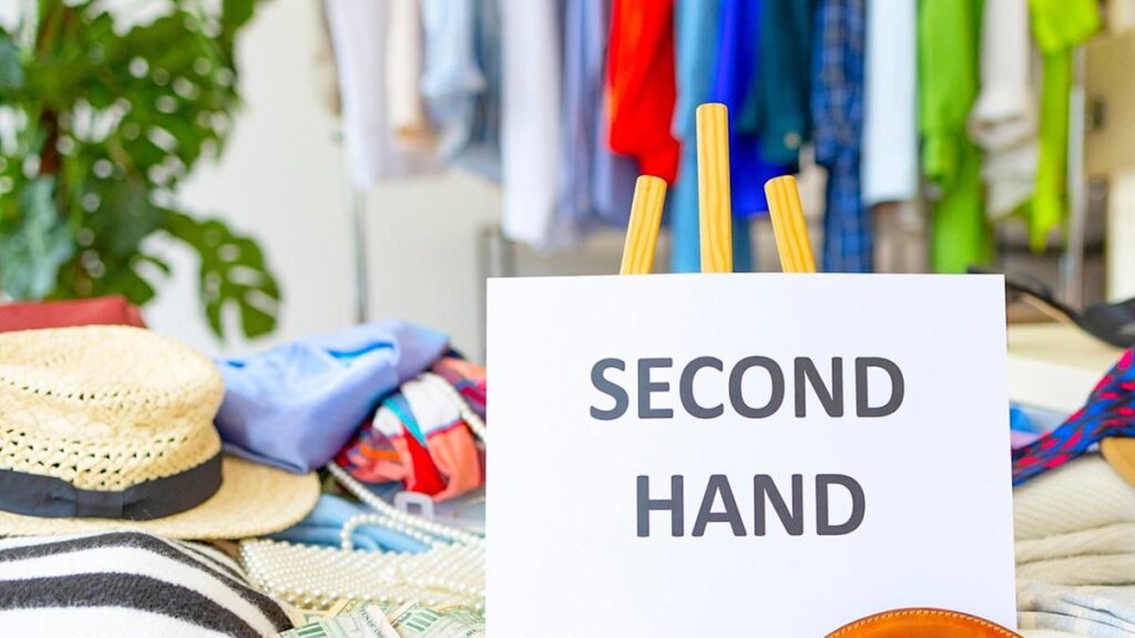 Mozambique’s second-hand clothing industry fuels economy report reveals