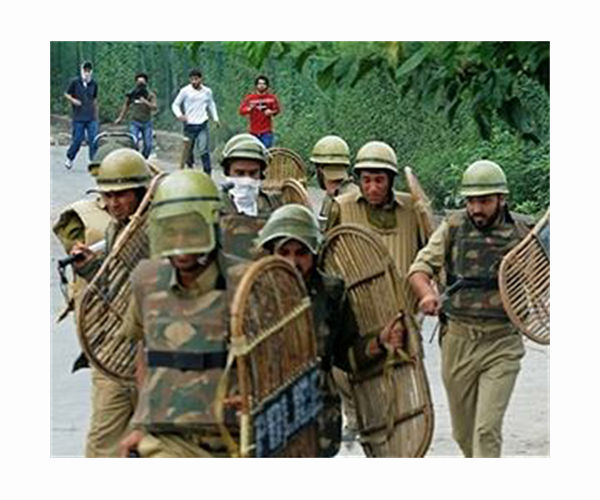 India hunts gunmen who killed 26 in Kashmir tourist hotspot