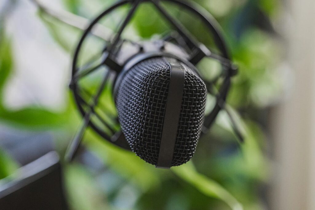 9 Brutal Hooks That Make Audiences Beg To Hear More | by Mohammad Sistan | The Startup | May, 2025