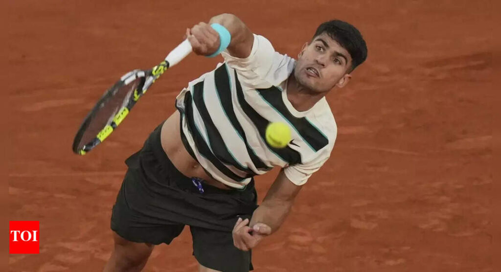 French Open 2025: Carlos Alcaraz fights into last-16 as Iga Swiatek, Aryna Sabalenka progress | Tennis News