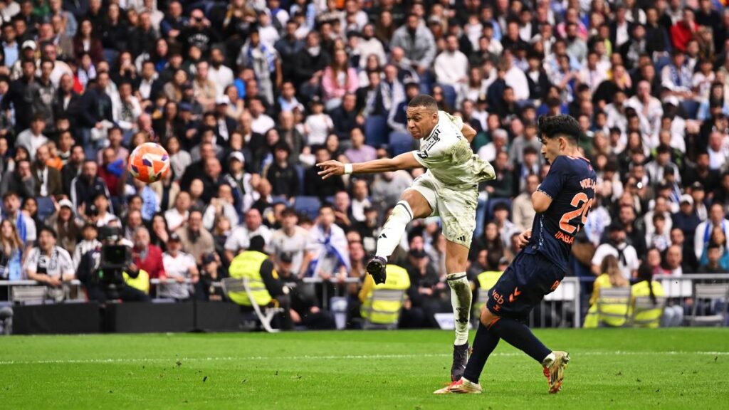 Mbappé scores twice in Madrid win to trail Barcelona by 4 points ahead of El Clasico