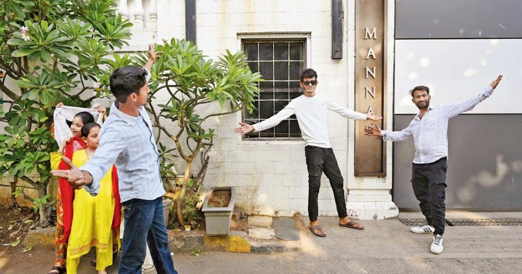 Shah Rukh Khan temporarily moves out but Mannat darshan is still a must