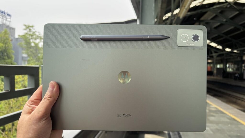 Moto Pad 60 Pro Review: Brings a lot to the table without burning a hole in your pocket