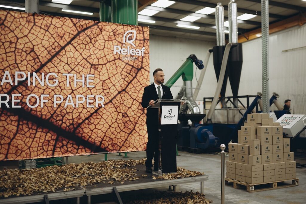 Eco Packaging from Leaves Disrupts Paper