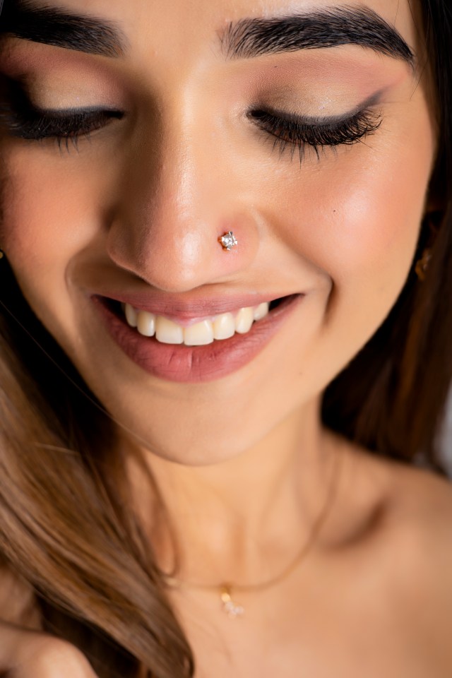 Woman wearing a sparkling KuberBox diamond nose pin.