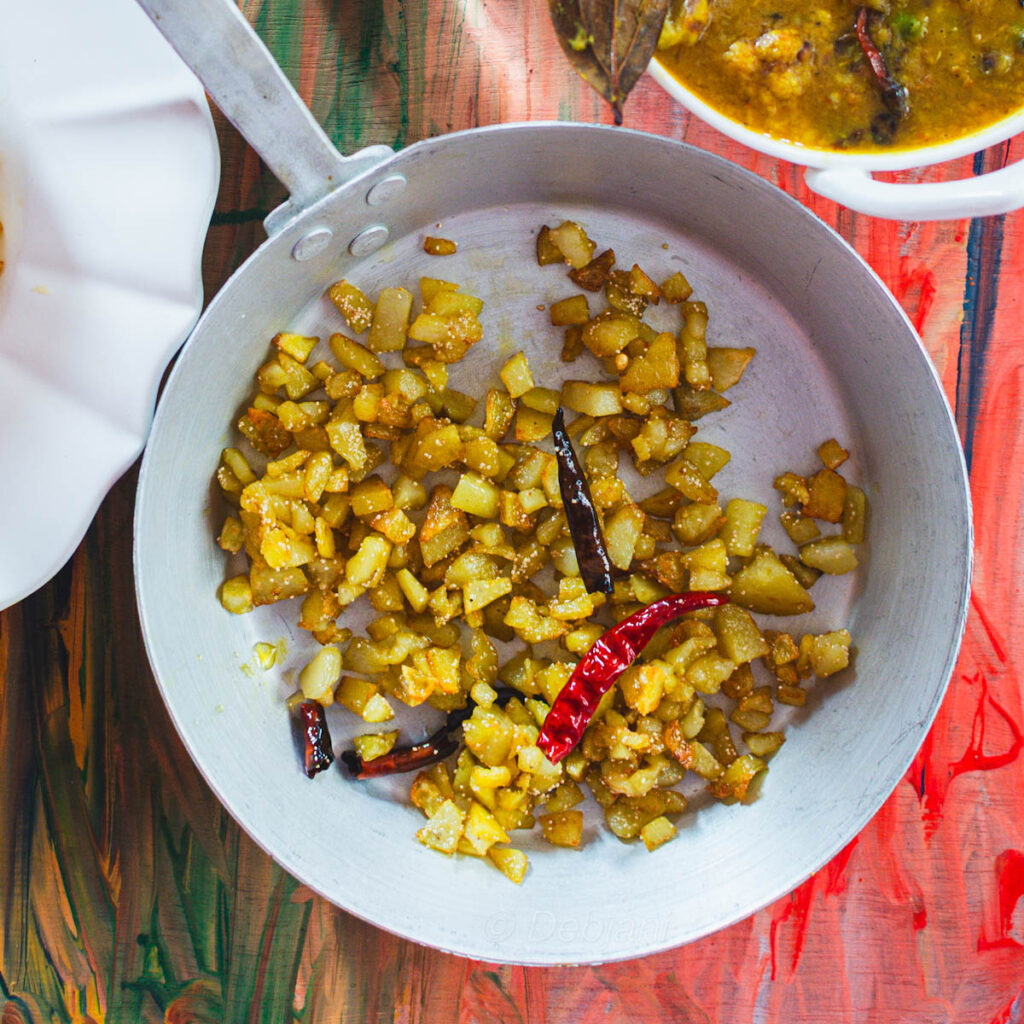 %Gota Posto Diye Aloo Bhaja