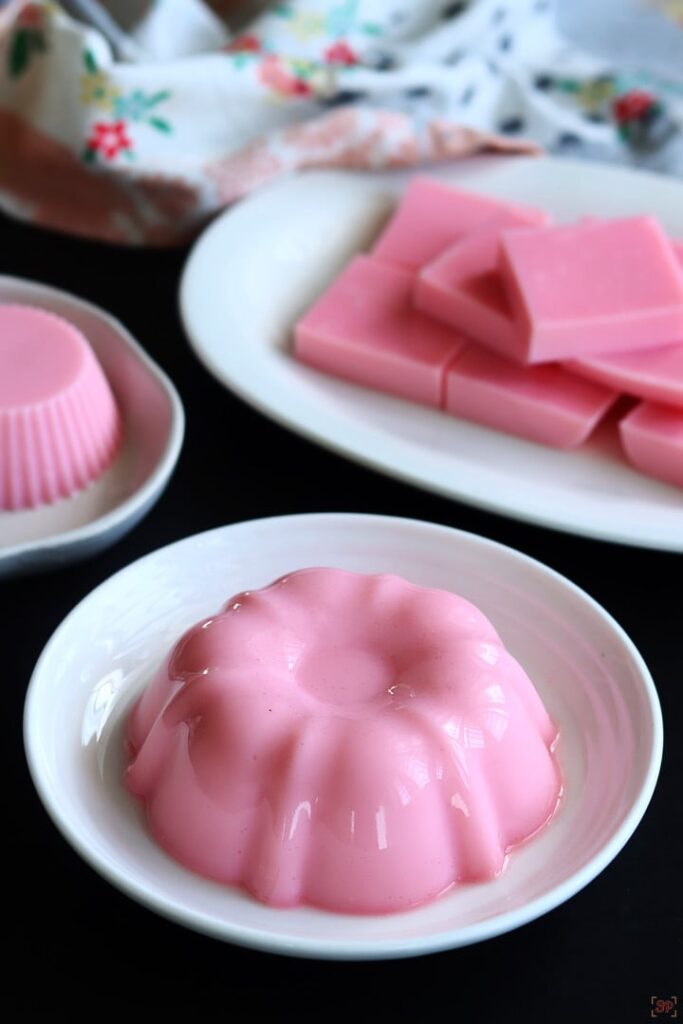 rose pudding served
