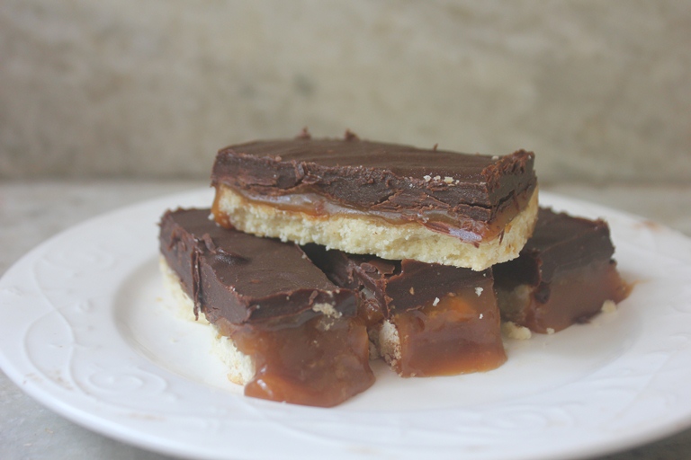  Millionaire's Shortbread Recipe (Chocolate Caramel Bars)