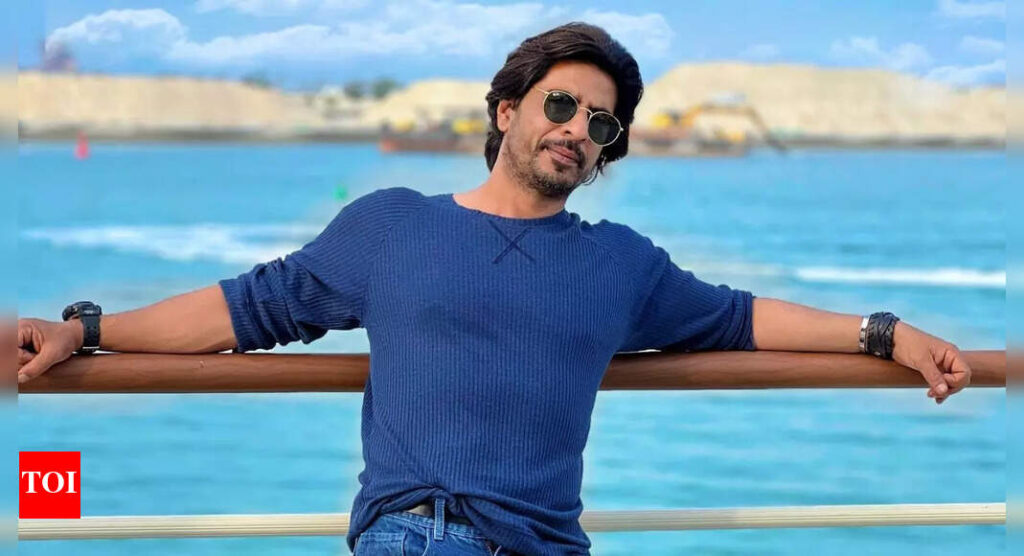 Ibrahim Qadri as Shah Rukh Khan: The man who looks like the superstar but chose to stay himself - ‘I’m not a copy, I’m a creation’ | Exclusive | Hindi Movie News