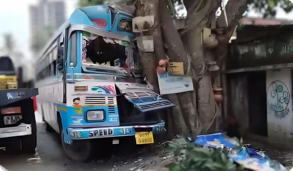 Purbasha Bus Service's Negligence Claims a Life – Passengers Left Stranded in Scorching Heat!