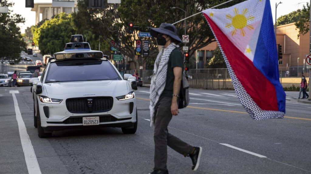 Waymo leads autonomous taxi race in the U.S.