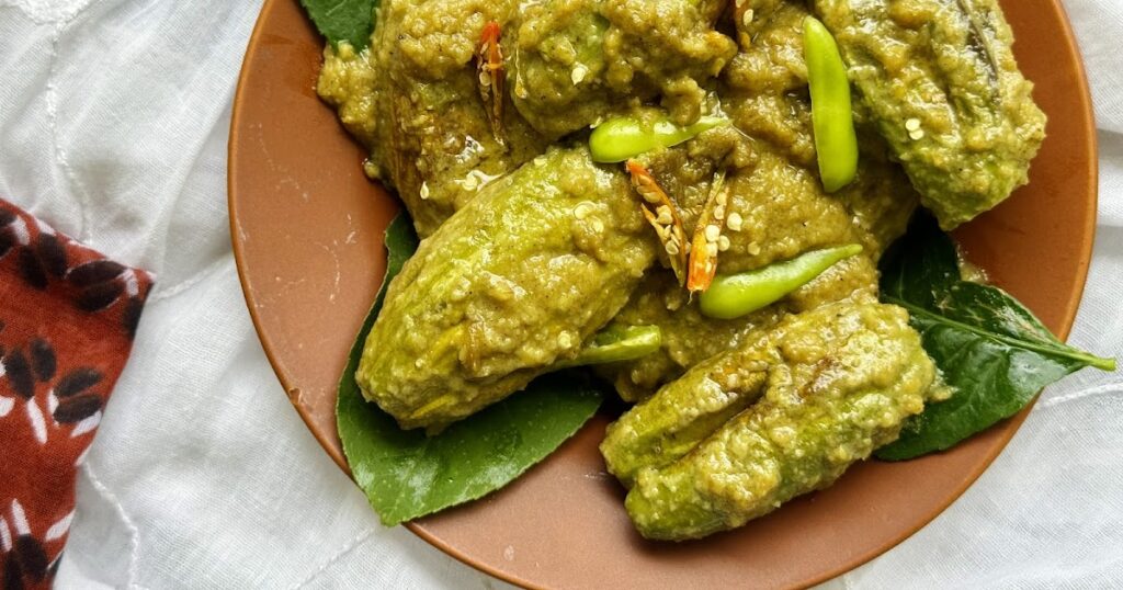 Gondhoraj Potol: Recipe with Step by Step Pictures