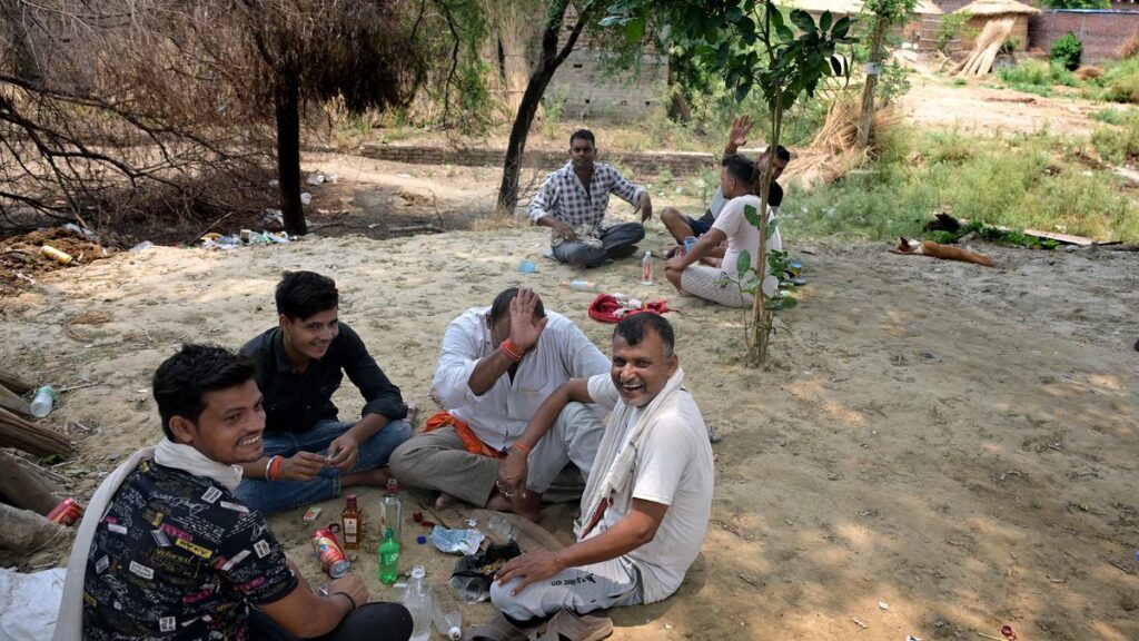 Drop by drop, how the border between Bihar and U.P. blurs in Jawahi Diyar village