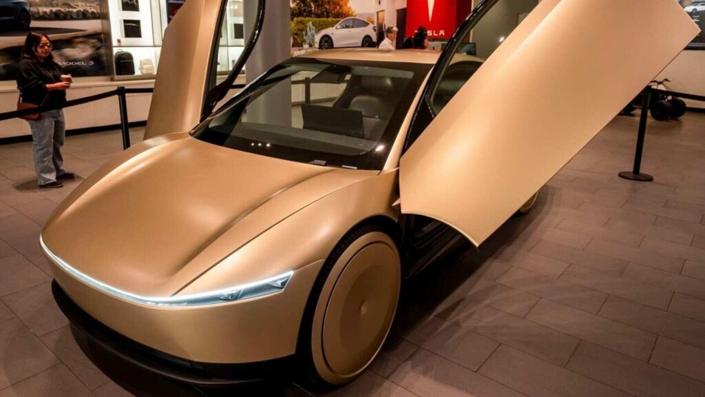 Who will use Tesla’s robo-taxi? There are 2 big challenges.