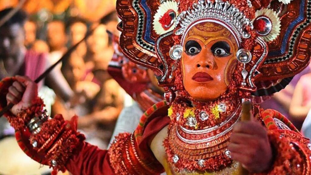 12 Major Types Of Theyyam- Photos, Names And How To Watch? – Iris Holidays