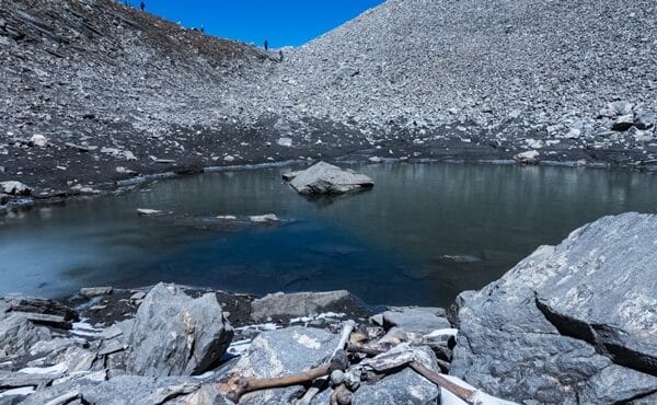 Explore Roopkund Trek: The Enchanting Beauty & Ancient Secrets