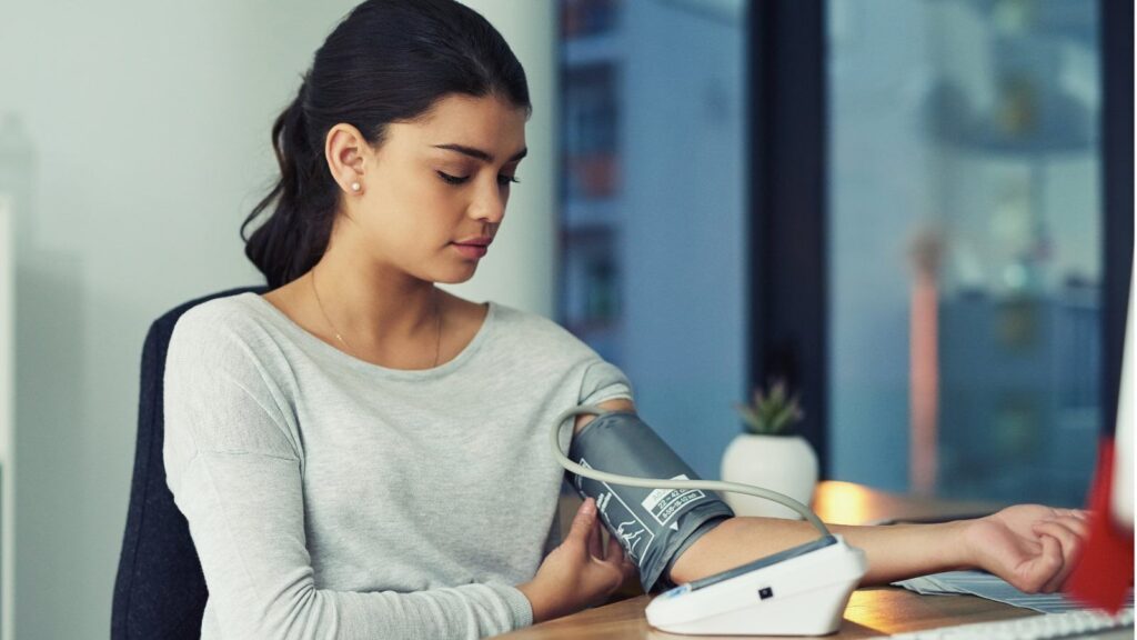 Working 49+ hours weekly is linked to high blood pressure! Cardiologist shares 10 ways to manage it